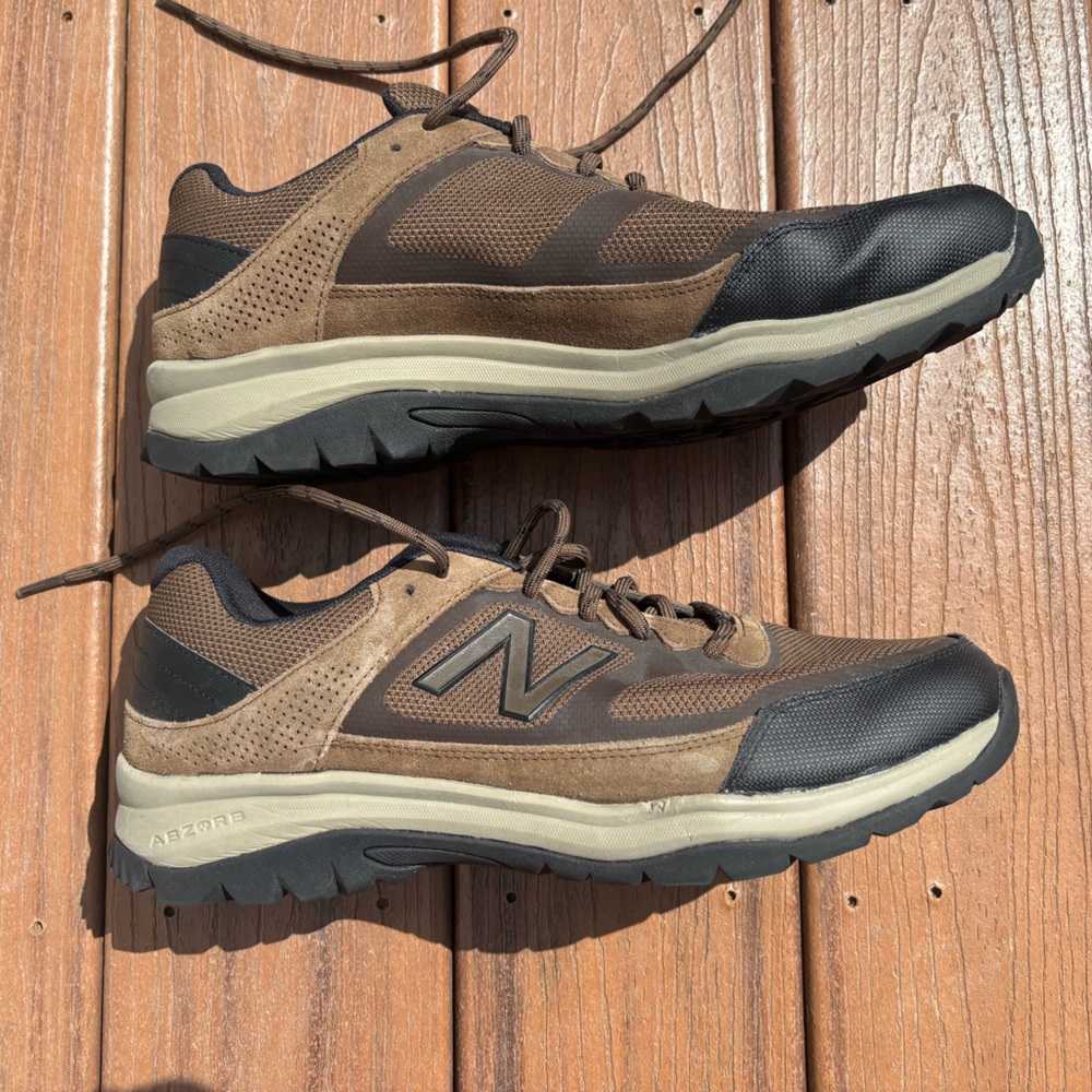 Men's size 13 extra wide New Balance 669 walking shoes.